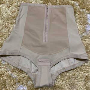 NWOT Bellefit Dual-Closure Girdle